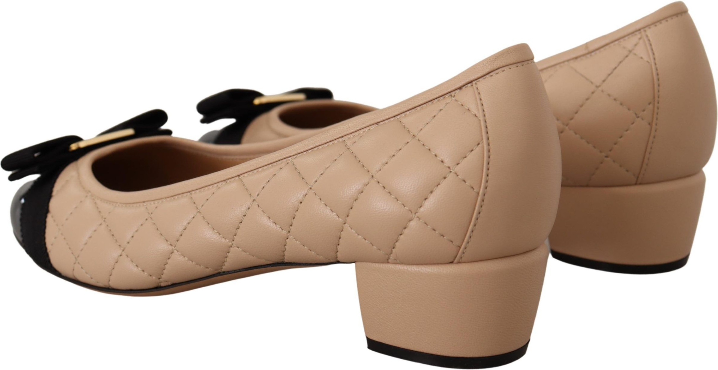 Pumps Salvatore Ferragamo Elegant Quilted Leather