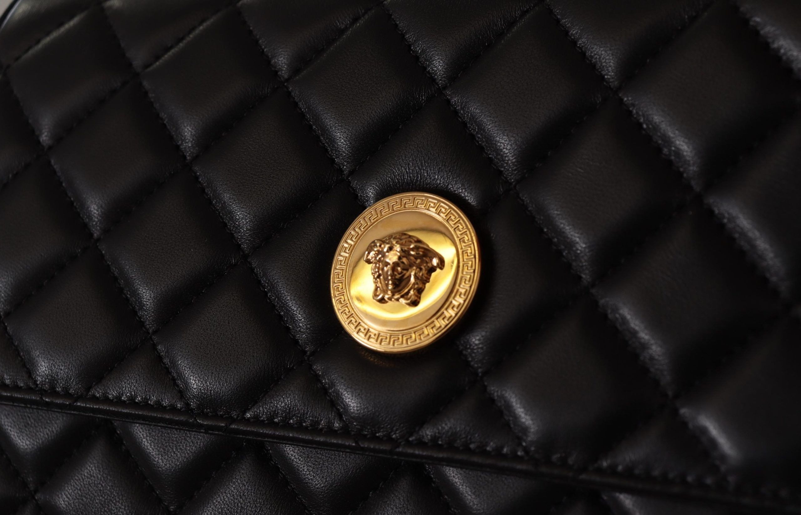 Вечерняя сумка на плечо Versace