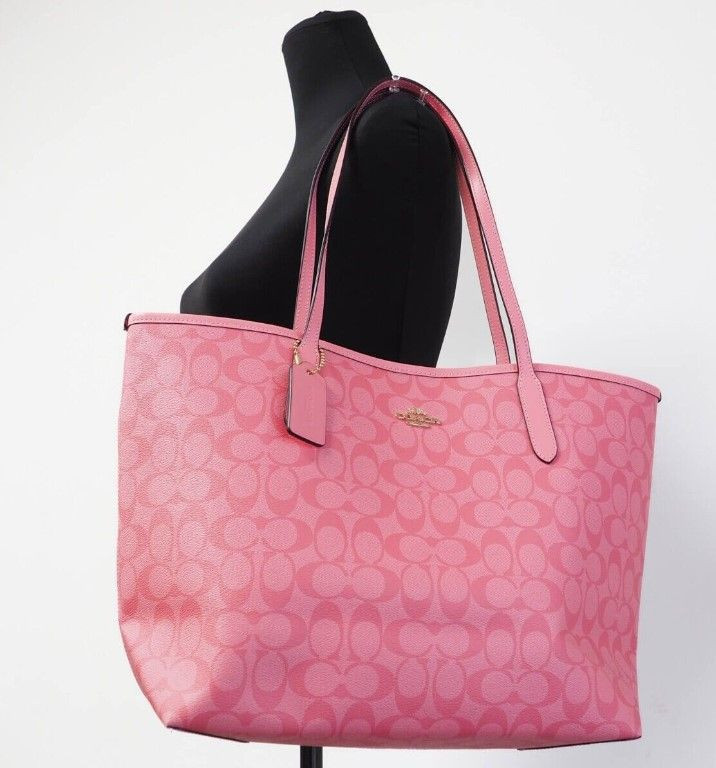 Yengdagi sumka Coach Pink Lemonade Signature Coated Canvas City Tote