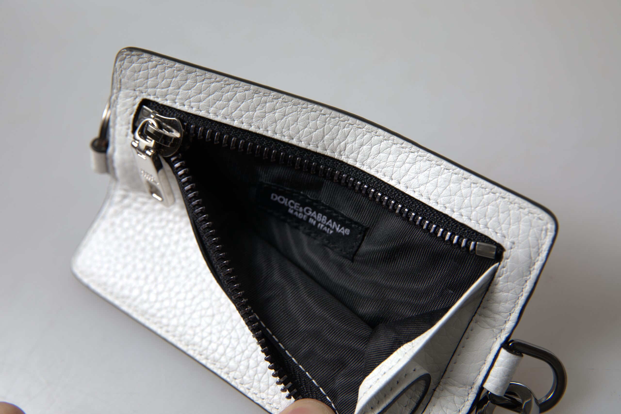 Dolce & Gabbana'dan kart egasi uchun tasma