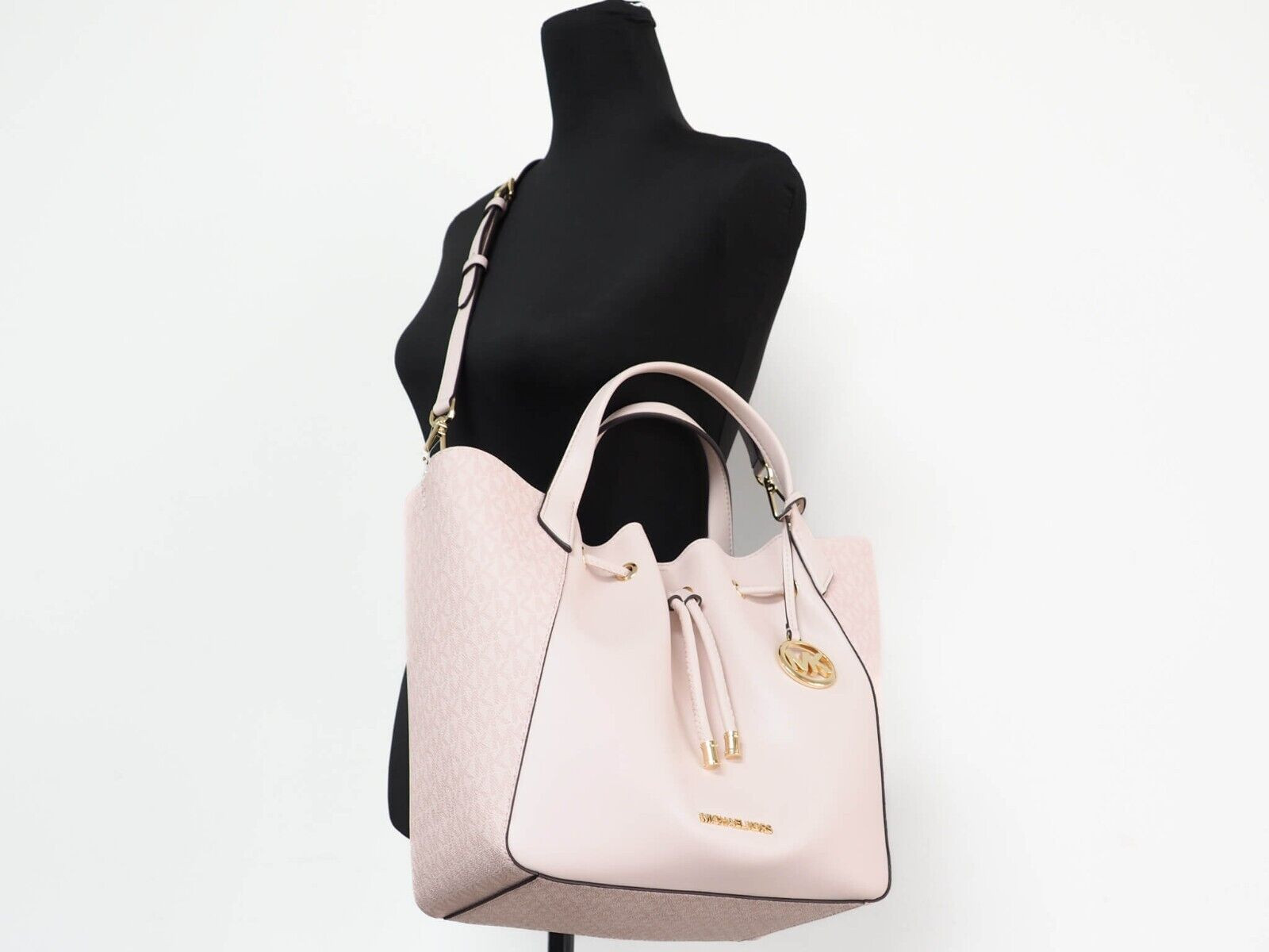 Michael Kors Phoebe Katta Eldag o'lchamdagi sumkasi