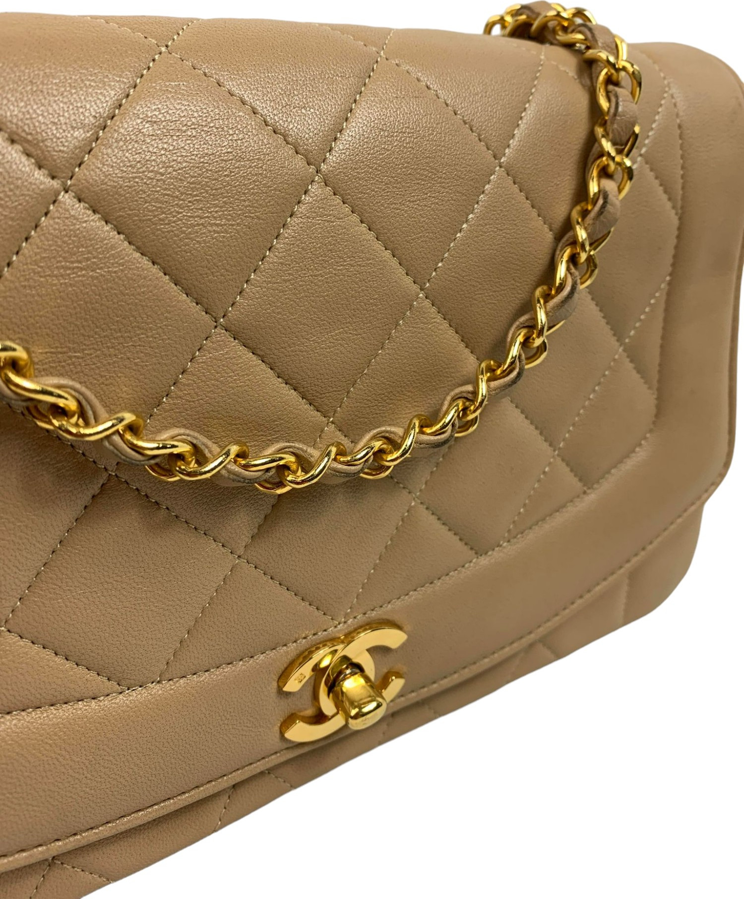 Handbag Chanel Diana Vintage Medium Classic Quilted Lambskin