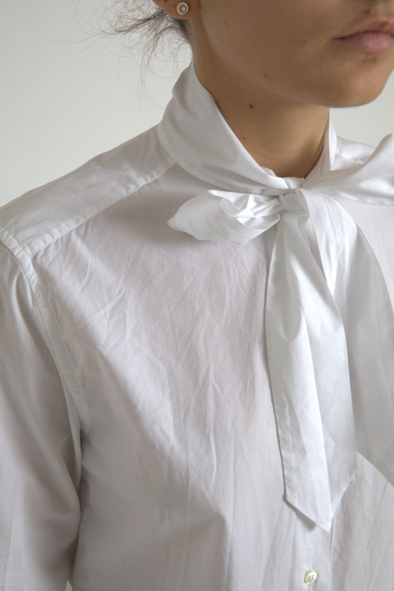 Dolce & Gabbana oq paxtadan yengli ustki kiyim Ascot yoqali