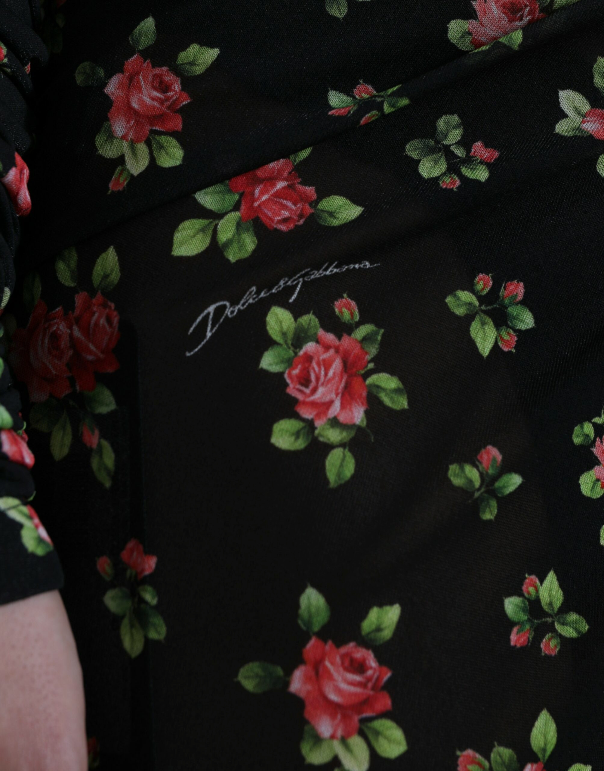 Dolce & Gabbana'dan Qora Gullar Gulchambarli Kesilgan Sheath Maxi Kiyimi