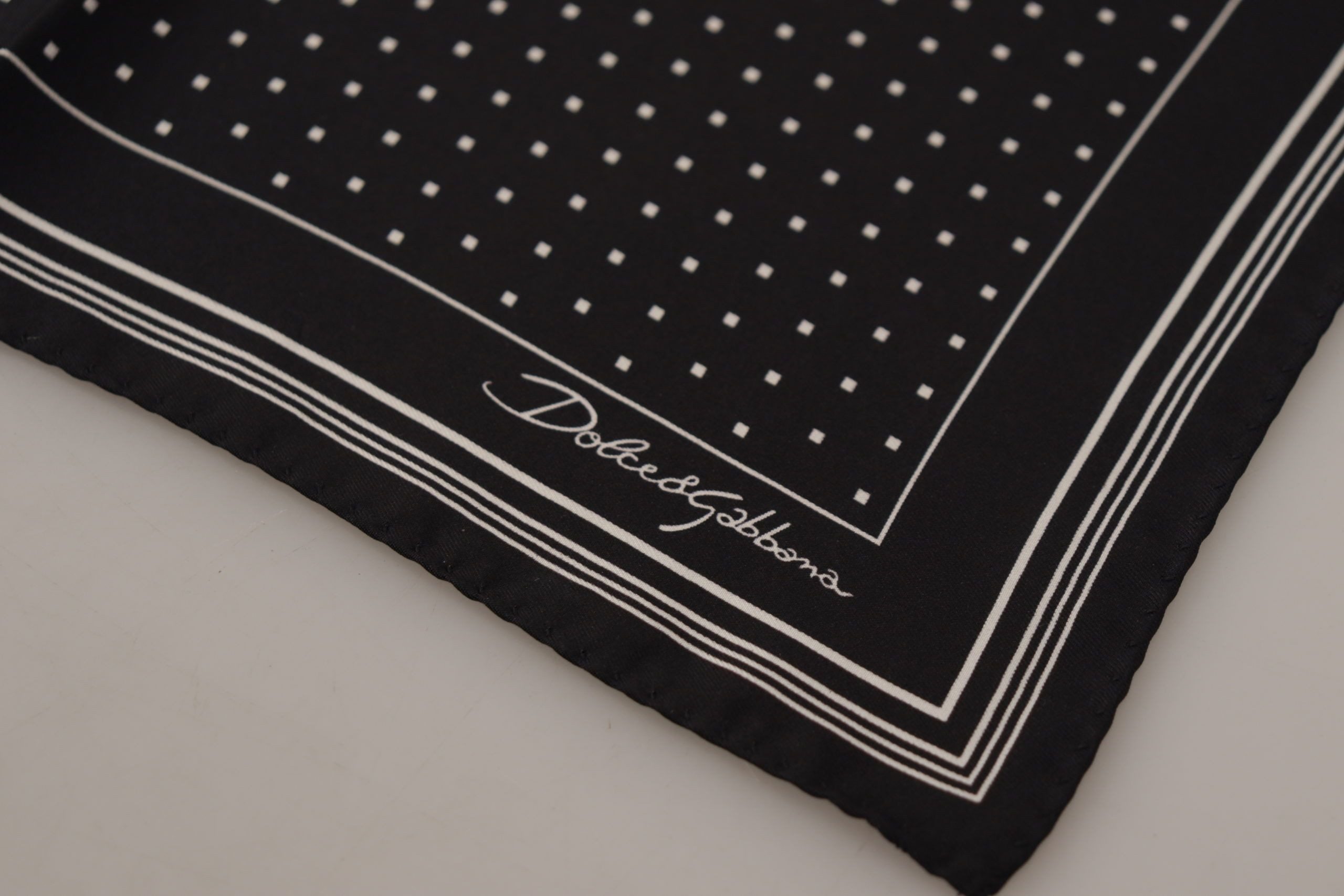 Dolce & Gabbana Qora nuqtali salfetka
