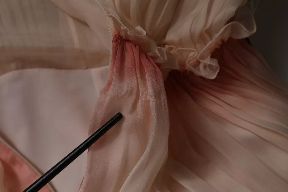 Alberta Ferretti ko'ylagi, pushti, yengsiz, burmali, A-line uslubidagi maksi ko'ylak