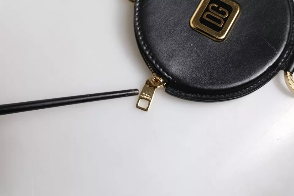 Sumka Dolce & Gabbana Qora Yumaloq Charmon DG Logotipli Hamyon Zanjirli Hamyon