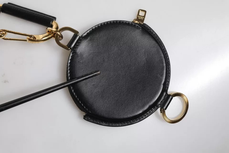 Sumka Dolce & Gabbana Qora Yumaloq Charmon DG Logotipli Hamyon Zanjirli Hamyon