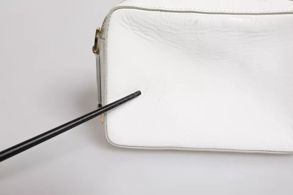 Dolce & Gabbana logotipli, charmli, oq charmli crossbody sumka