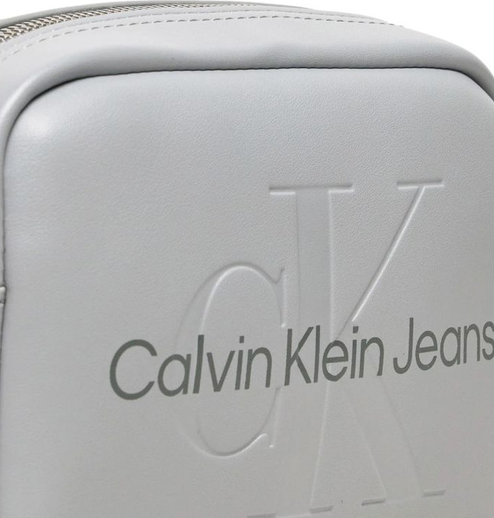 Calvin Klein Jeans sumkasi