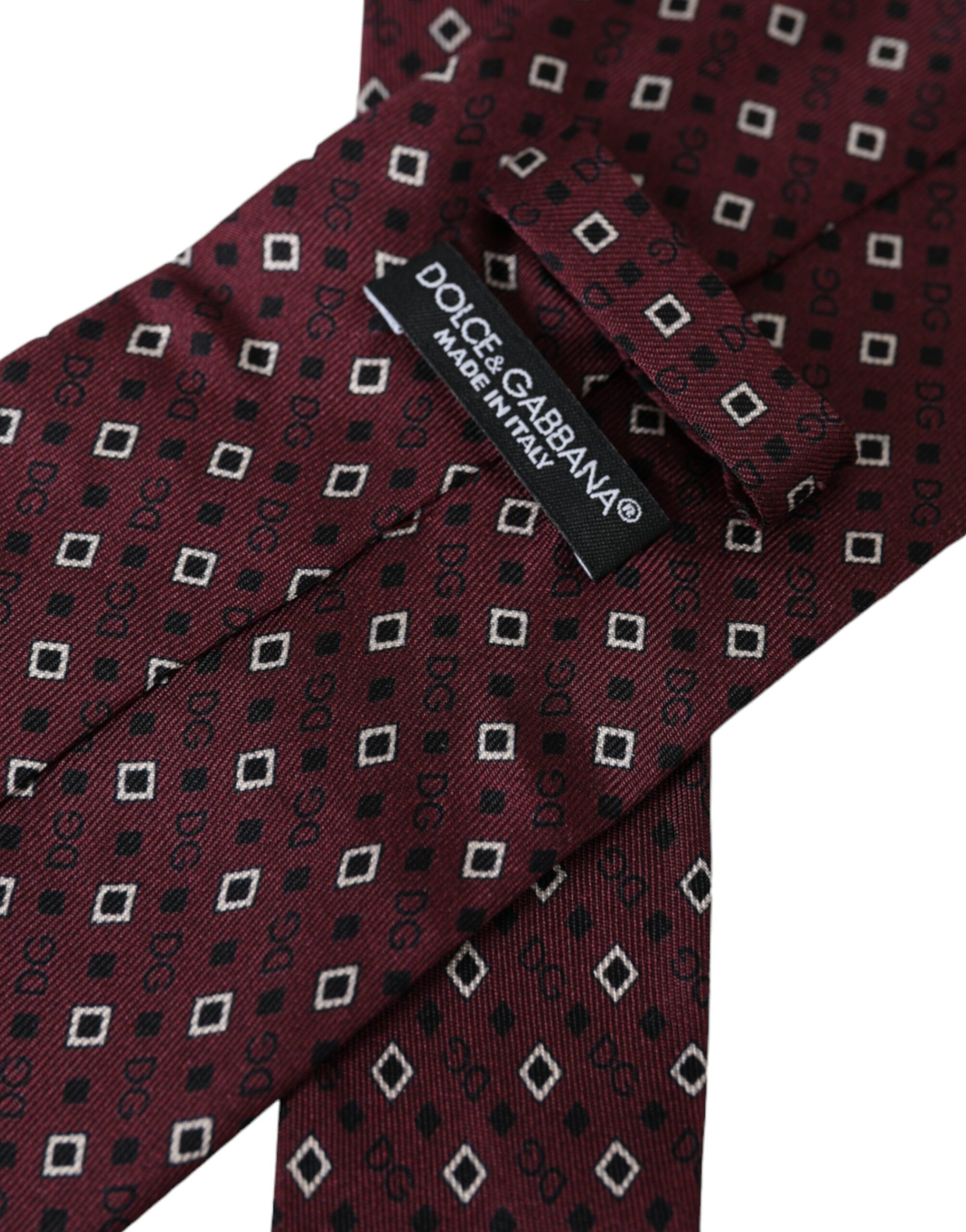 Dolce & Gabbana maroon ipakdan tikilgan logotipli erkaklar galstugi