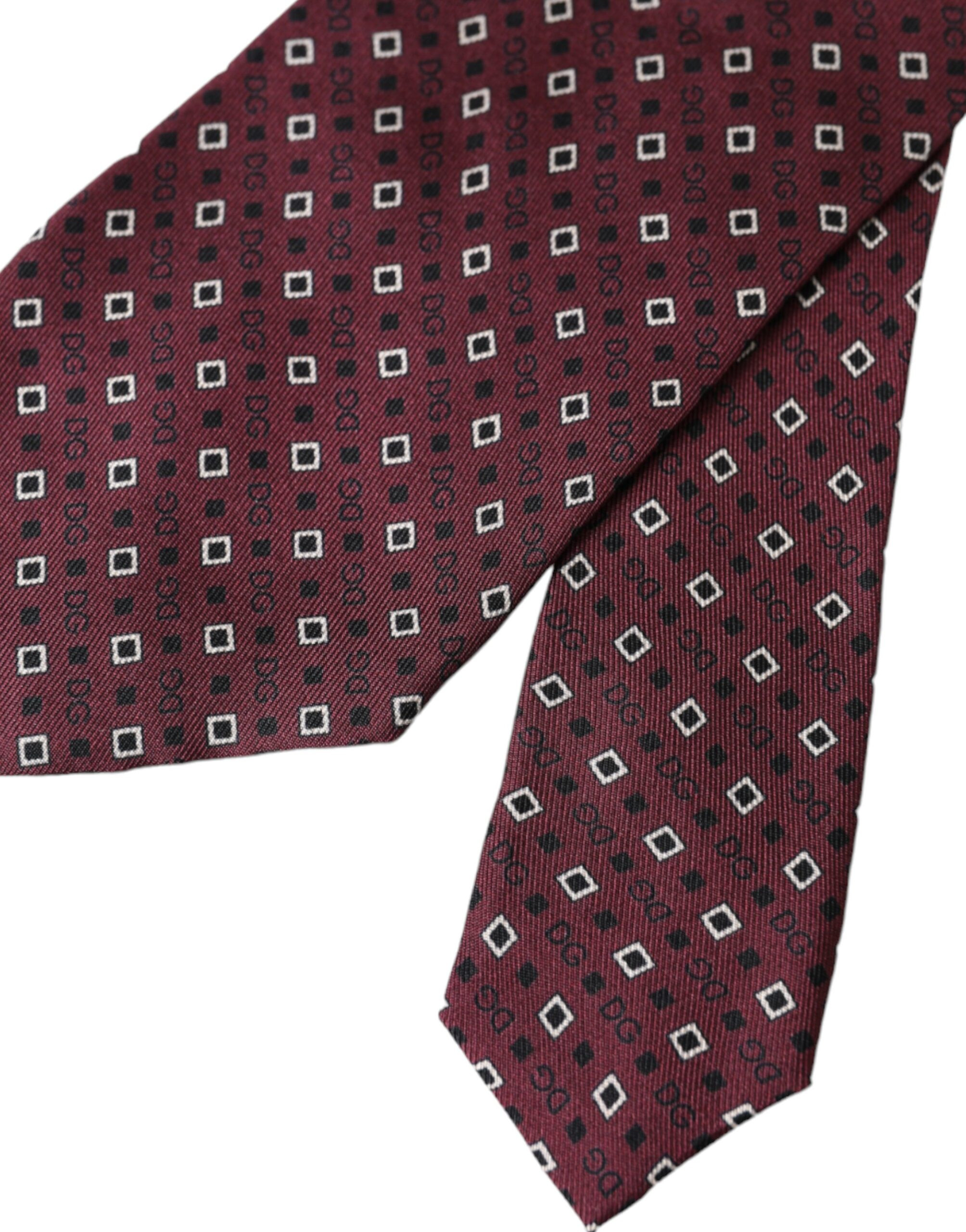 Dolce & Gabbana maroon ipakdan tikilgan logotipli erkaklar galstugi