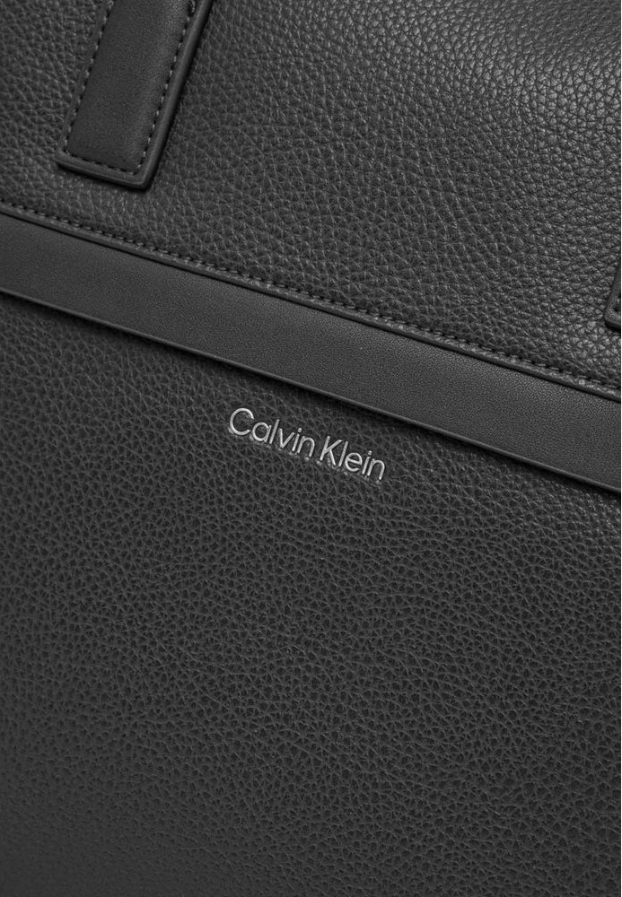 Calvin Klein sumkasi