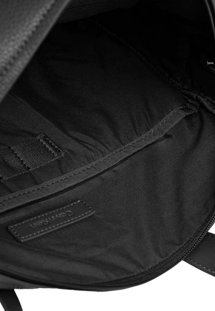 Calvin Klein sumkasi