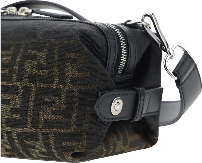 Fendi qo'l sumkasi
