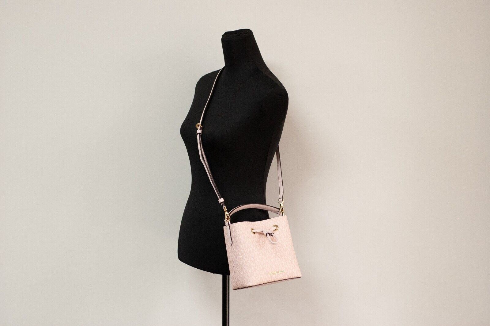Crossbody bag Michael Kors Suri Small Dark Powder Blush Signature PVC Bucket