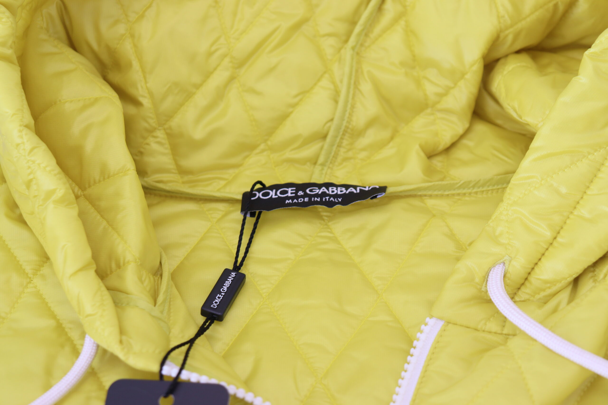 Dolce & Gabbana dan sari, kapyushonli, yumshoq ko'ylakli jaket