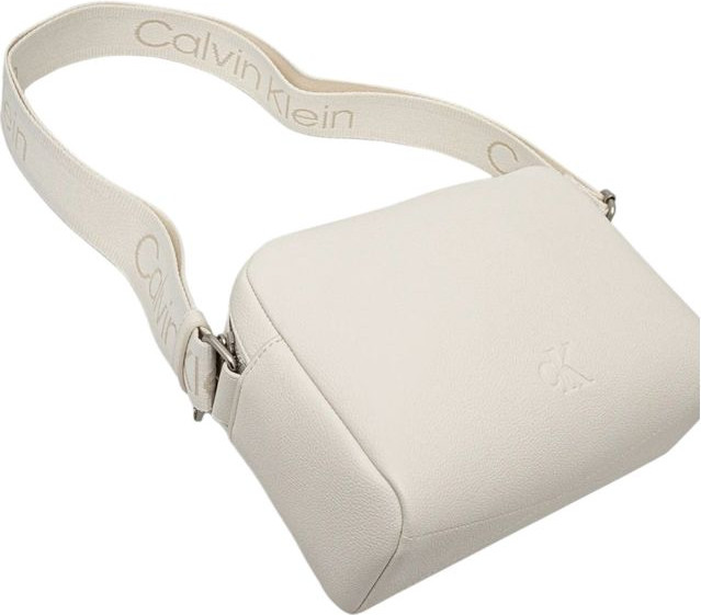 Calvin Klein sumkasi