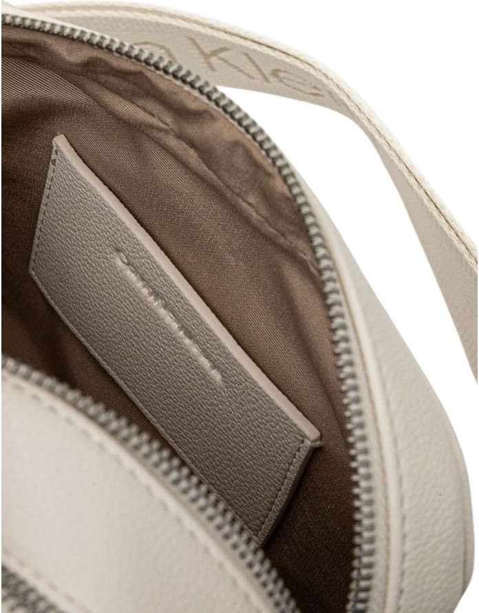 Calvin Klein sumkasi