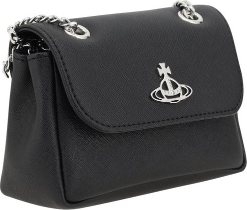 Vivienne Westwood yeng sumkasi