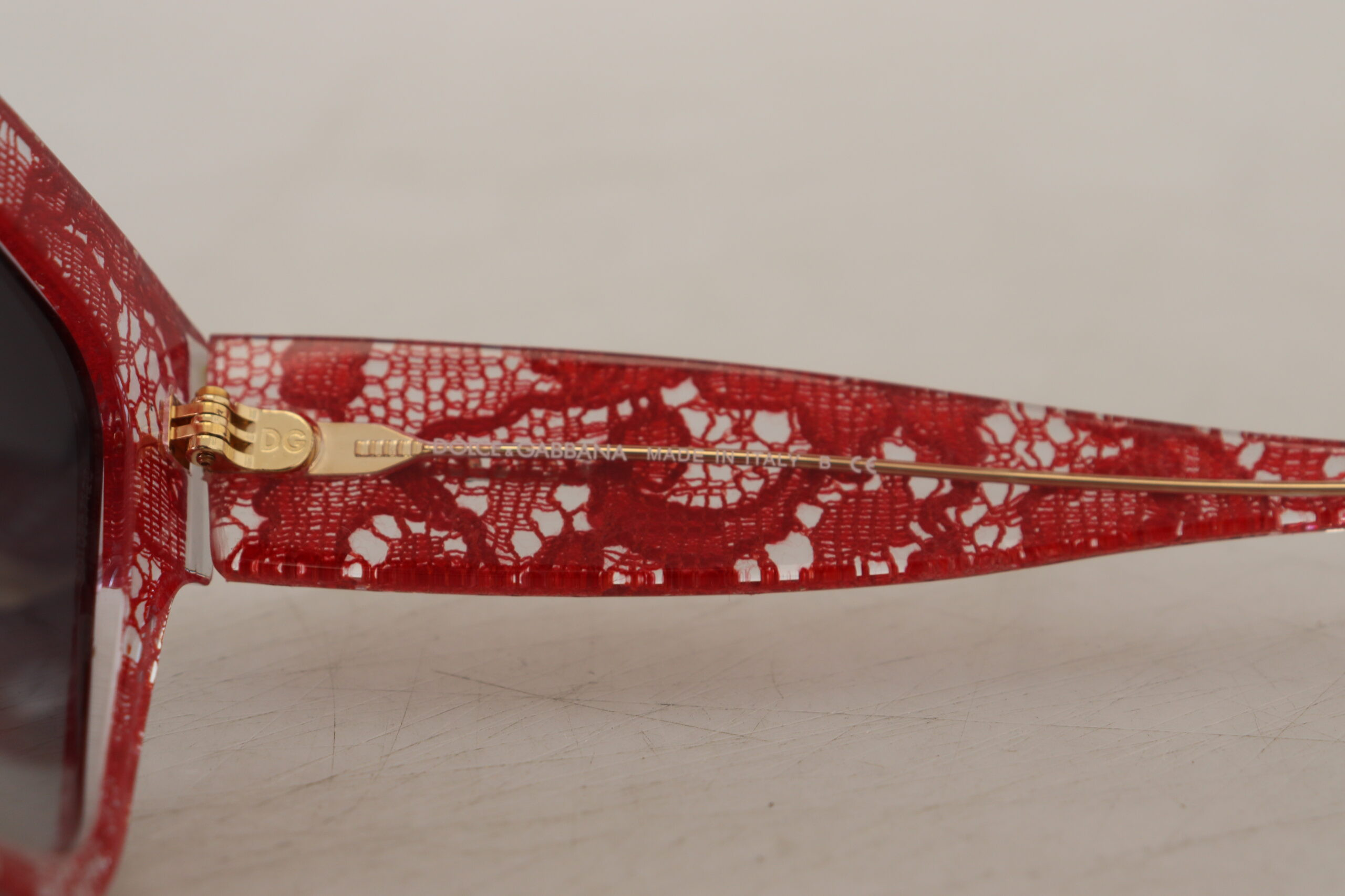 Dolce & Gabbana Qizil DG4231F Dantel Asetat To'rtburchak Quyosh Ko'zoynak