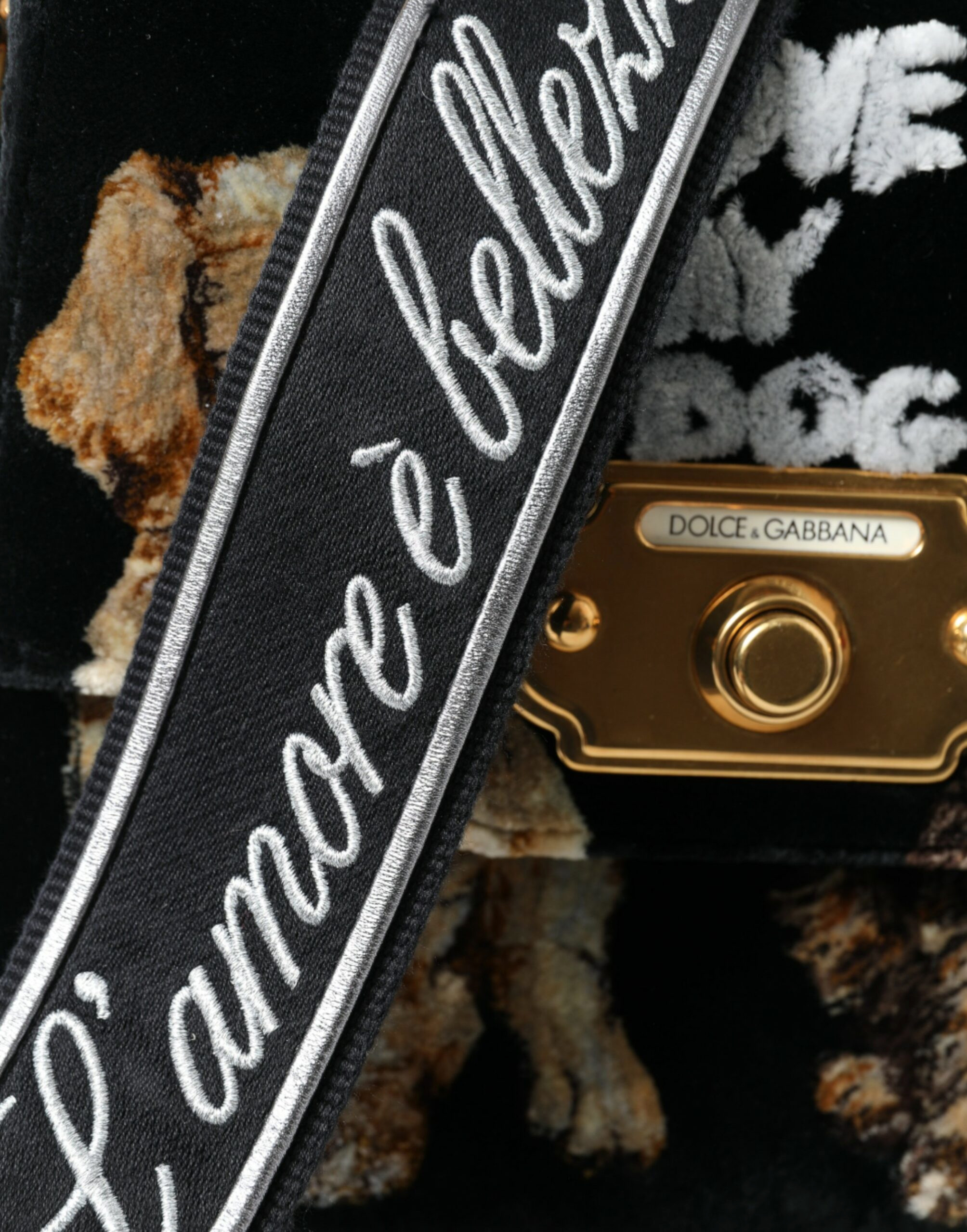 Сумка Dolce & Gabbana Элегантная сумка из бархата и кожи с дизайном в виде собаки