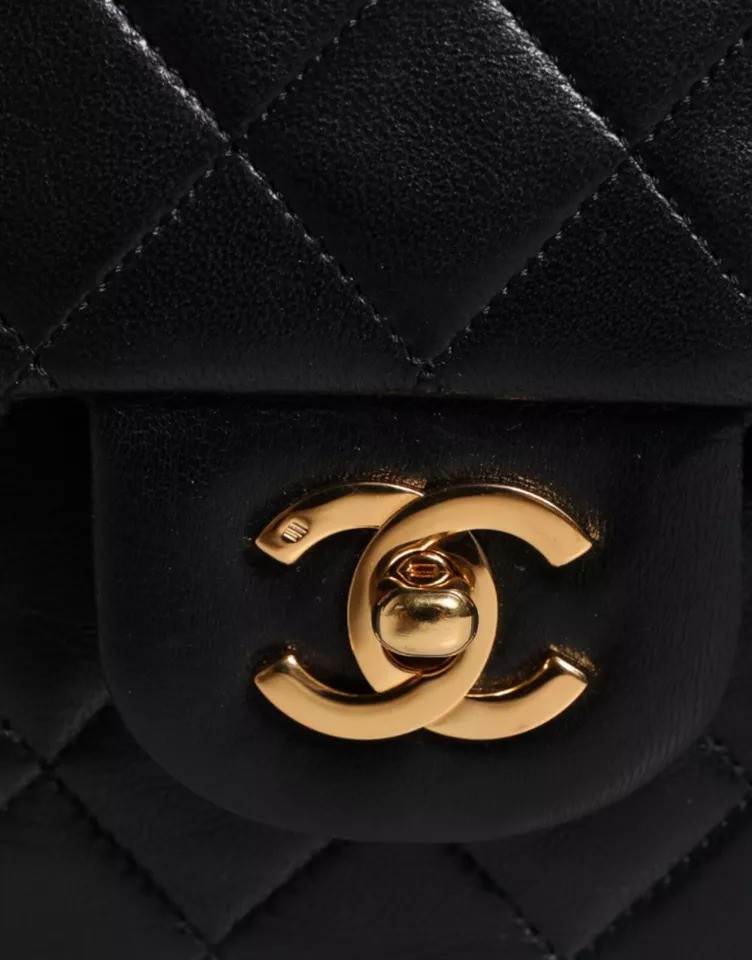 Bo'yin sumkasi Chanel Classic Double Flap Quilted Gold