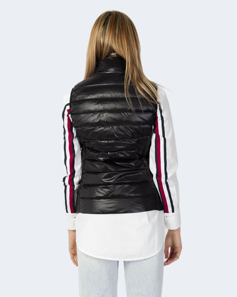 Armani Exchange yengsiz kurtkasi