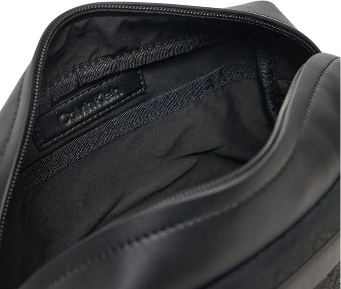 Calvin Klein qora polietilen sumkasi, sayohat uchun