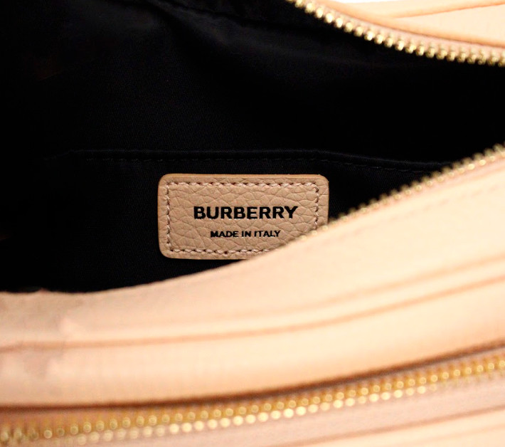 Crossbody sumkasi Burberry Kichik logotipli kamera Crossbody sumkasi