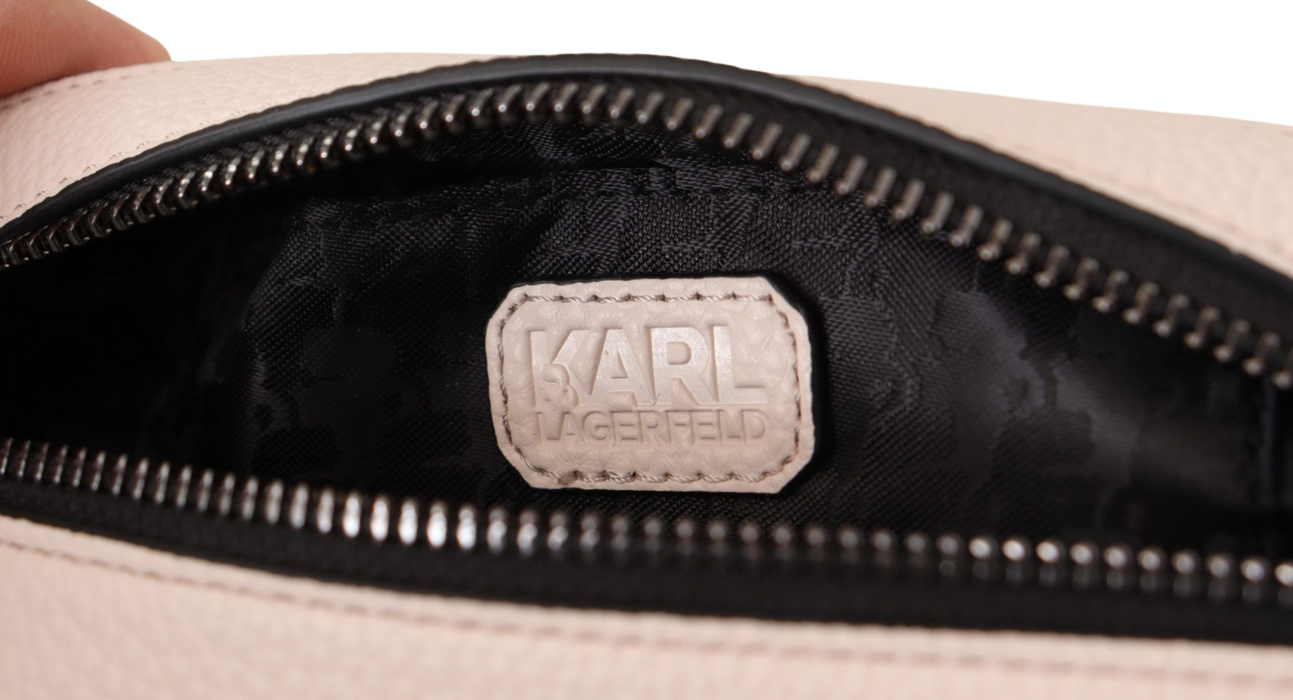 Kamera sumkasi Karl Lagerfeld