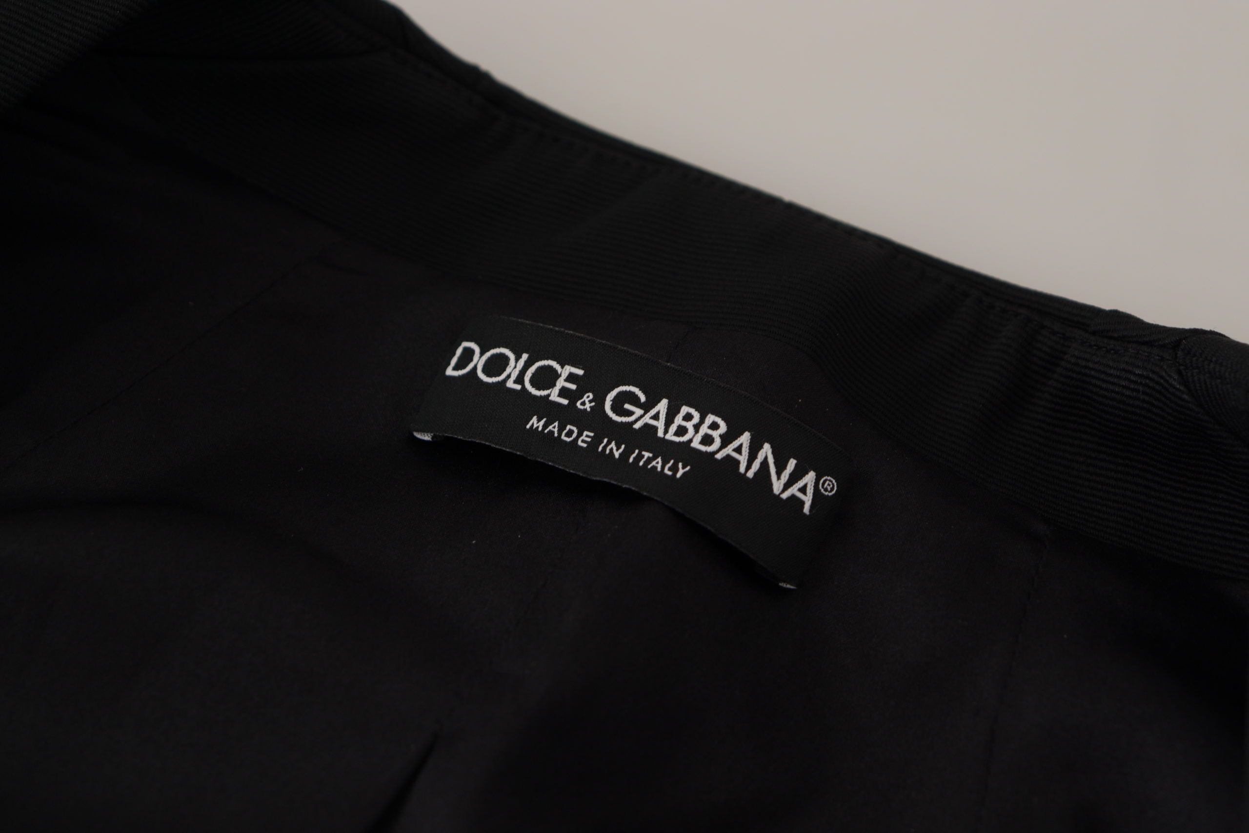 Черная приталенная куртка Dolce & Gabbana с длинными рукавами и кнопками
