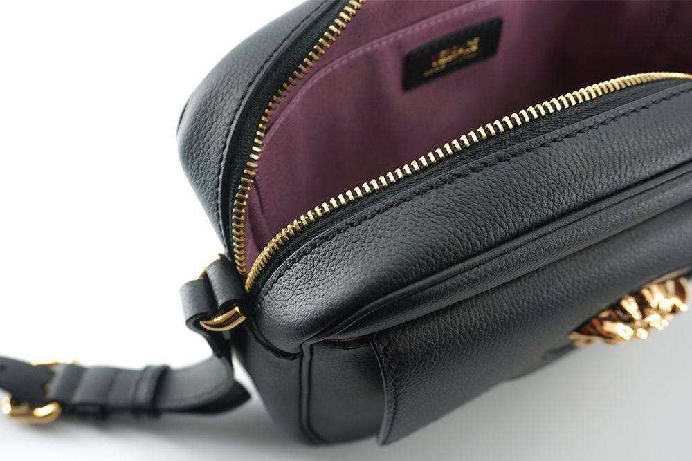 Сумка через плечо Versace Sleek Черная из телячьей кожи Camera Shoulder Bag