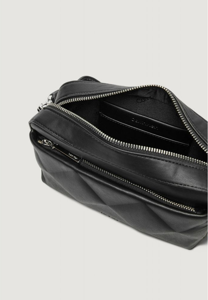 Calvin Klein Diamond Quilt Camera sumkasi