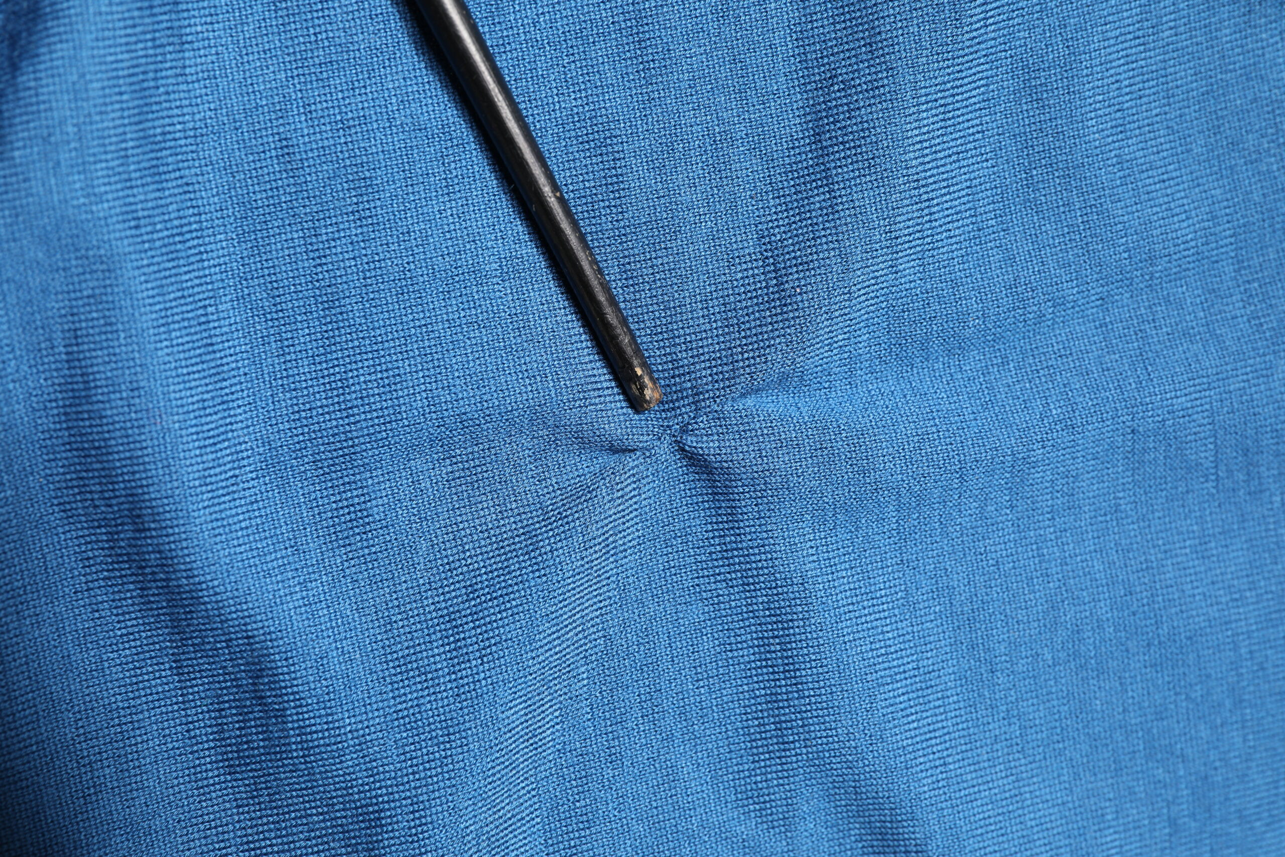 Blauer Kaschmirpullover mit V-Ausschnitt von Dolce & Gabbana