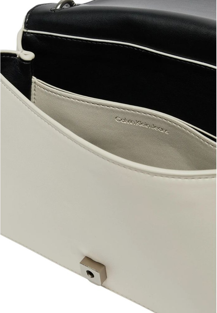 Calvin Klein SCULPTED EW FLAP25 DEBOSS sumkasi
