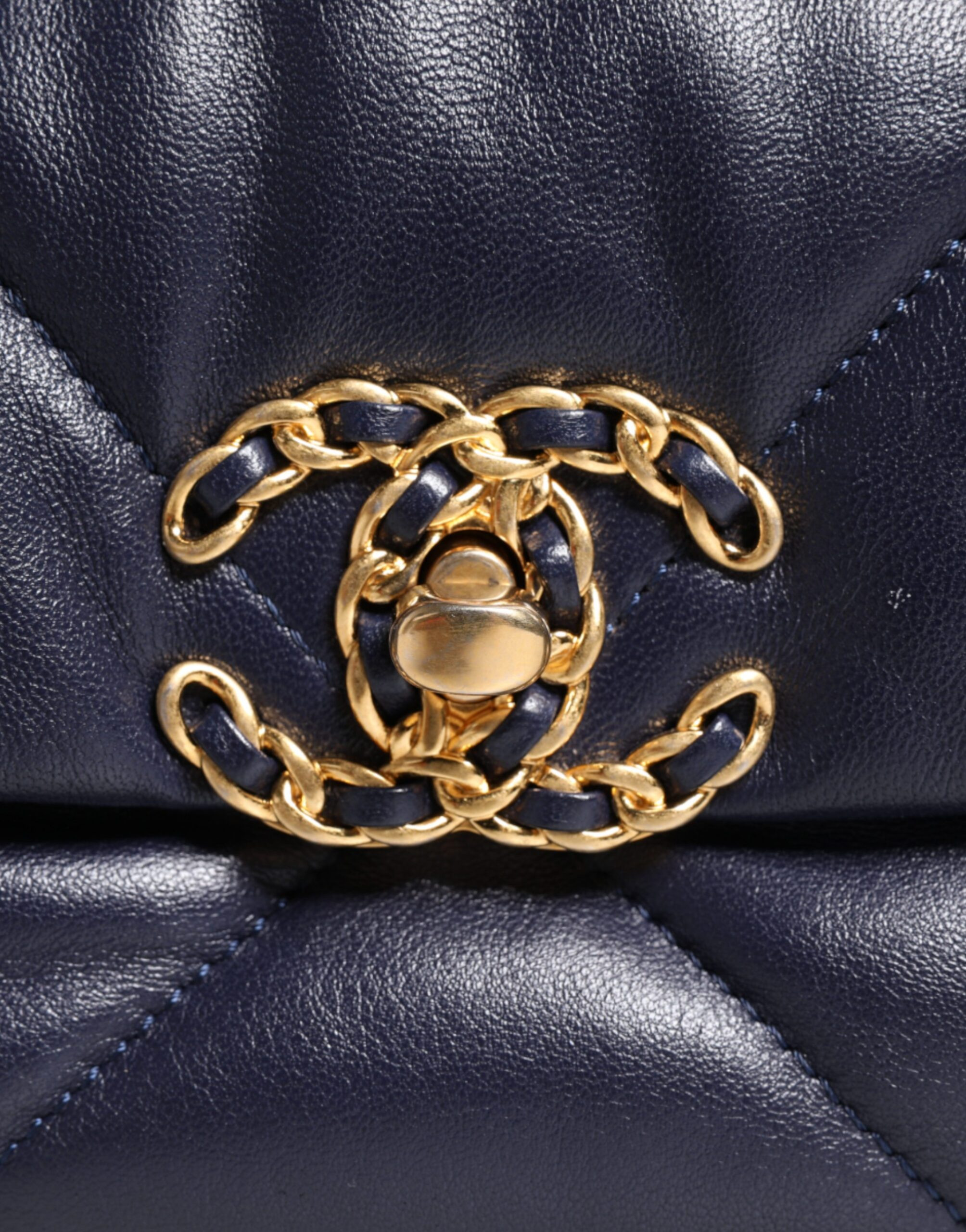 Chanel Moviy Charmli Teri Yelkada/Ko'l Chantasi (Katta)