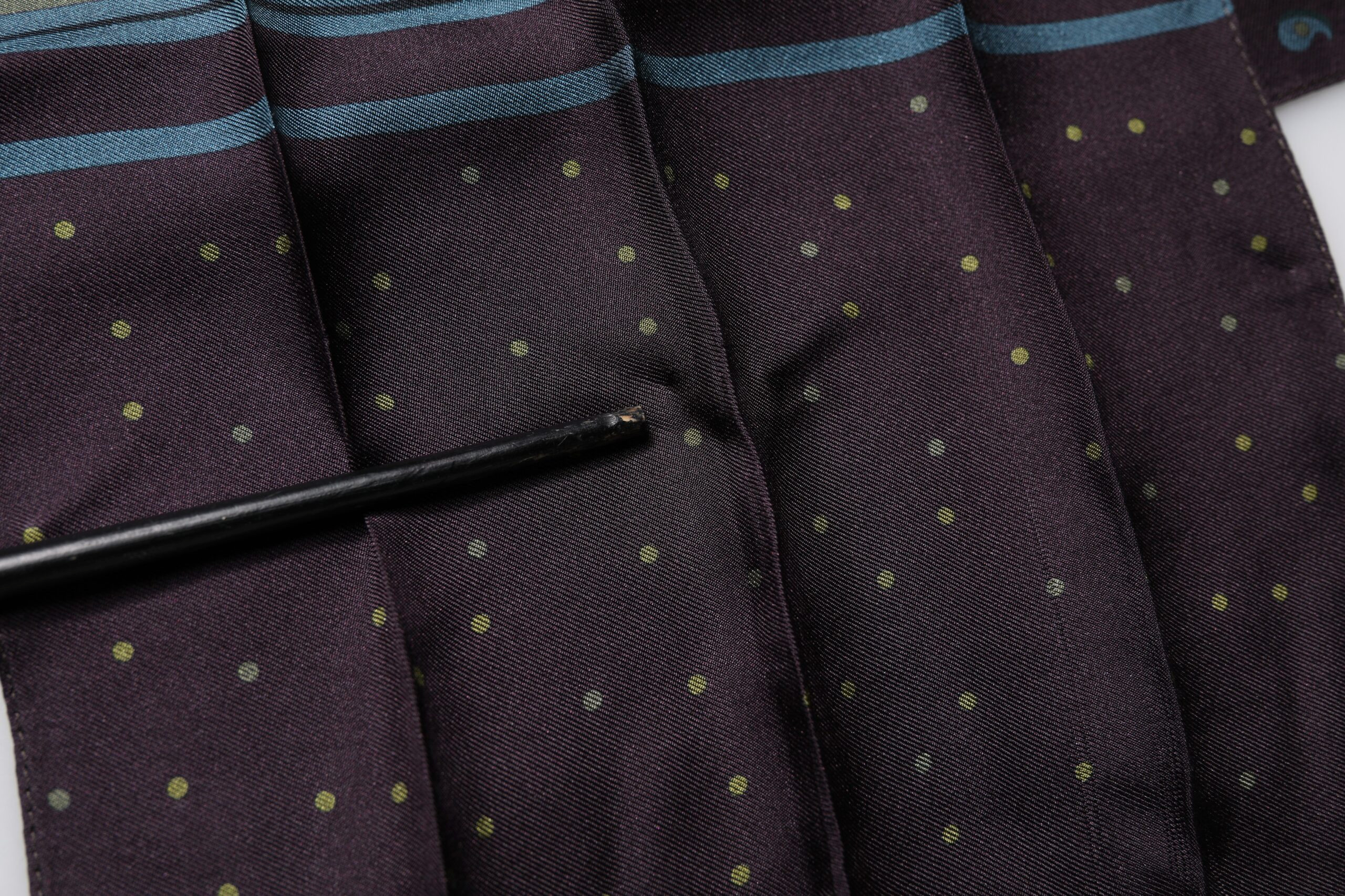 Dolce & Gabbana ipak bo'yinbog'i