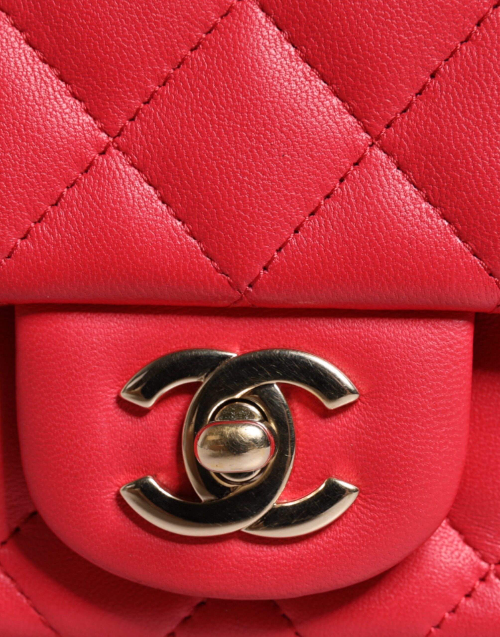 Сумка Chanel Розовая стеганая на цепочке Мини