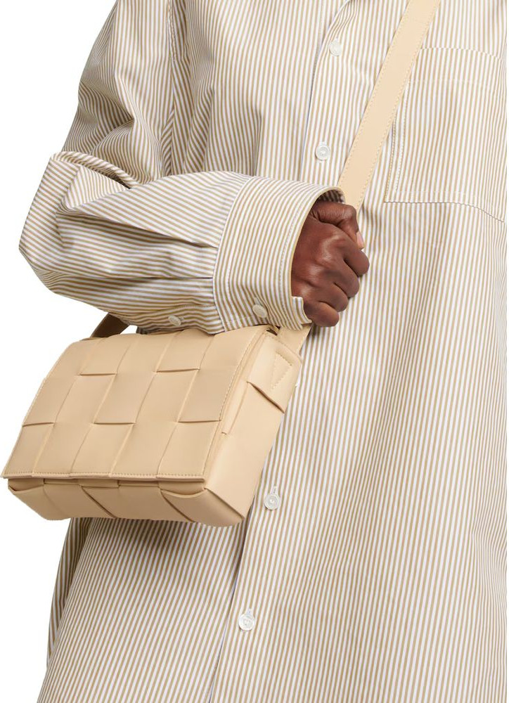 Bottega Veneta sumkasi