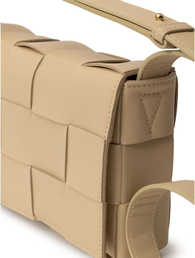 Bottega Veneta sumkasi