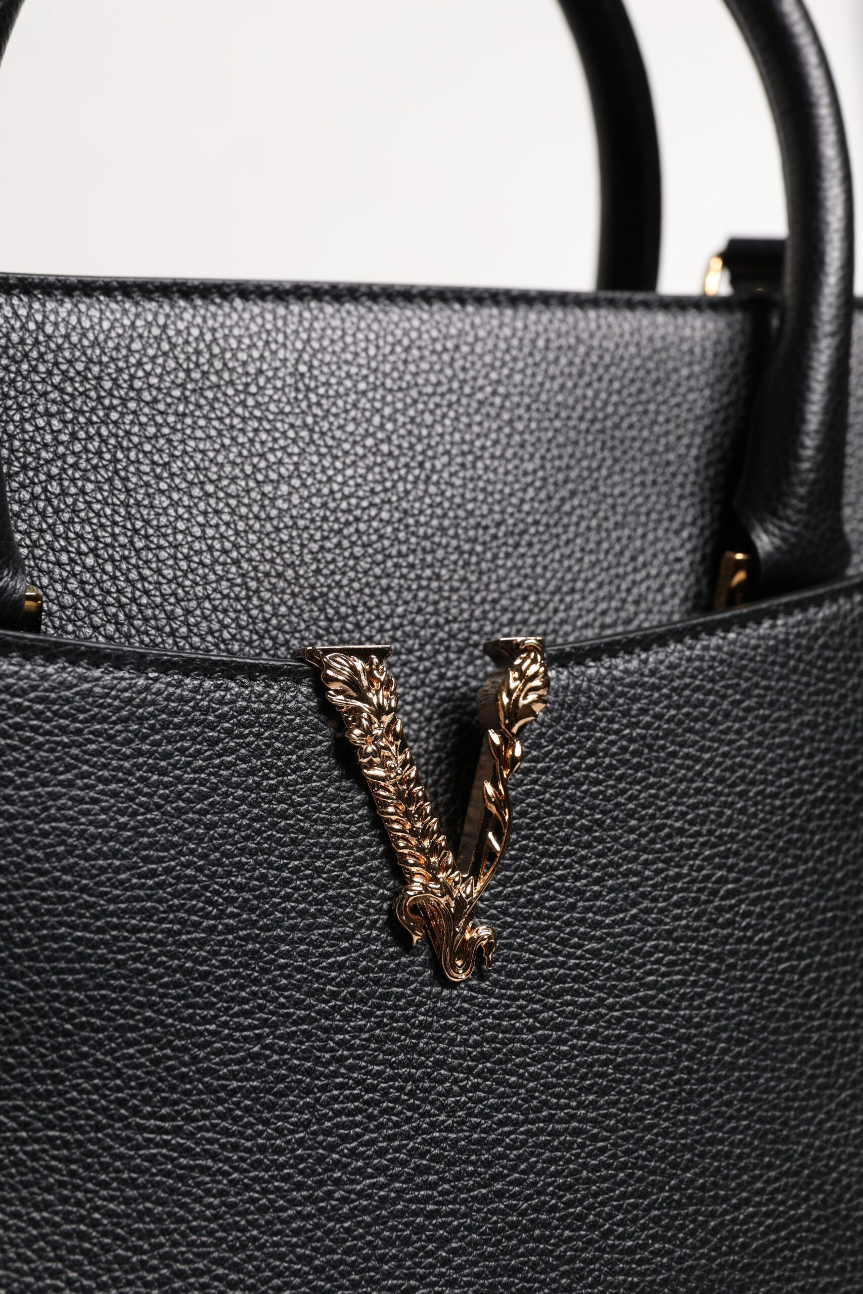 Versace sumkasi, yelkadan osiladigan, kross-bodi modeli