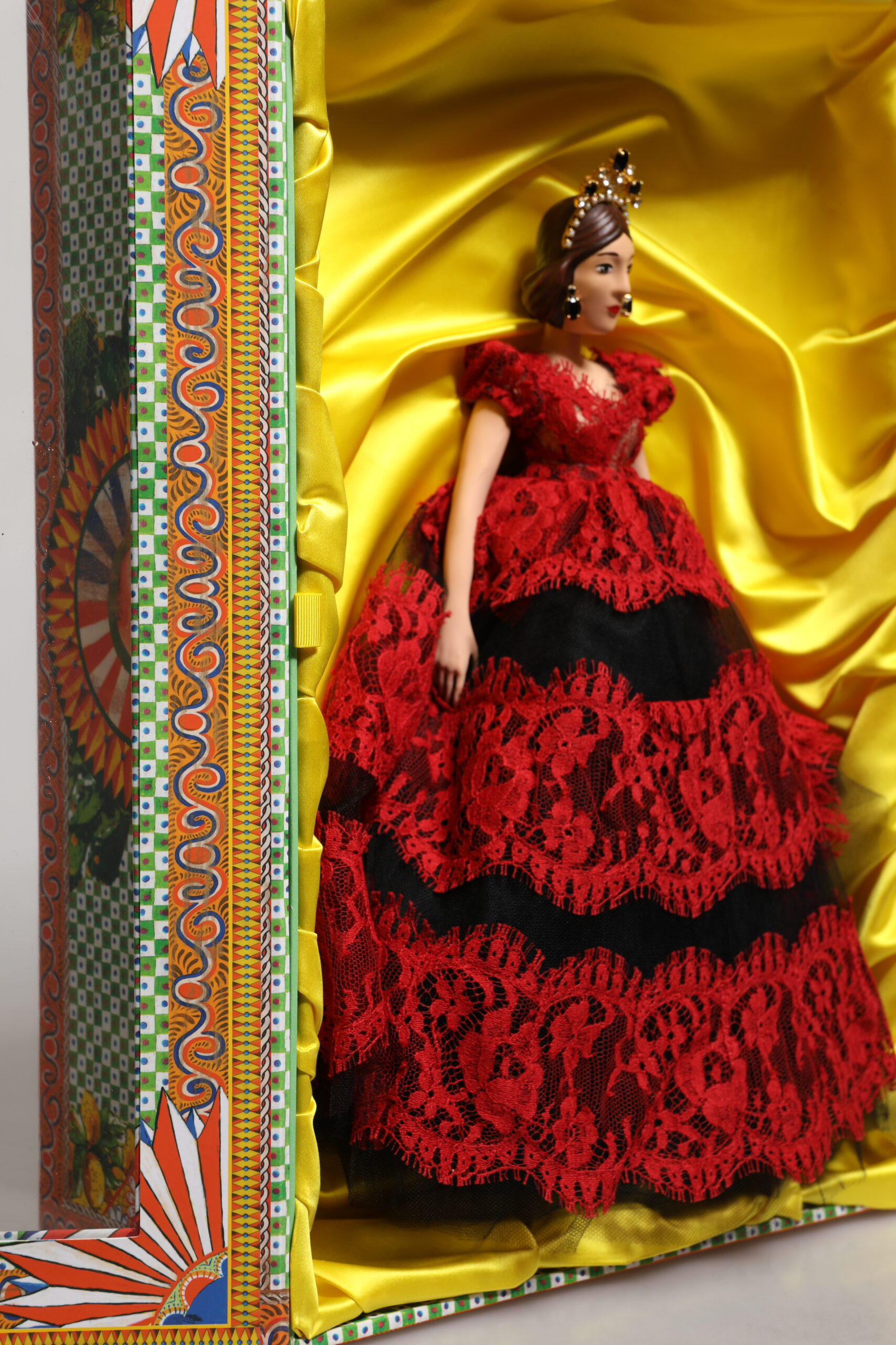 Аксессуарная коробка Дизайнерские куклы Dolce & Gabbana Красное платье