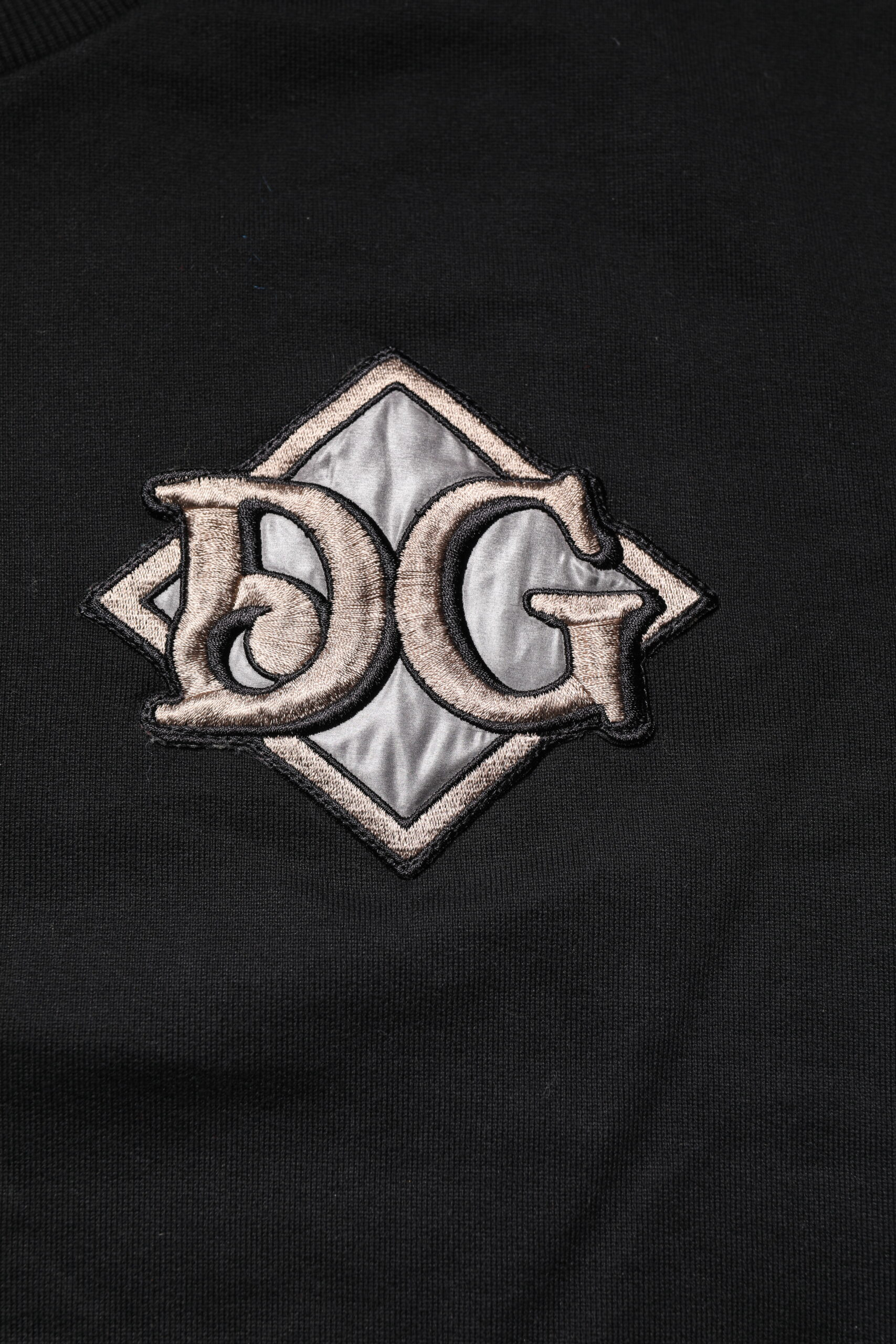 Dolce & Gabbana logotipi bor bo'yinli sviter