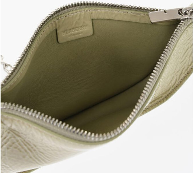 Rangli sumka Burberry Patent Teri MICRO SHIELD SLING Sumka zanjirli yelka bog'ichi bilan
