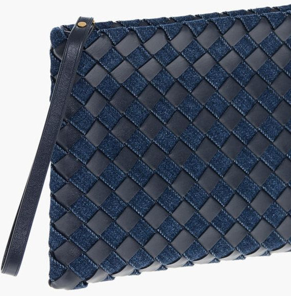Клатч Bottega Veneta из плетеной кожи и денима