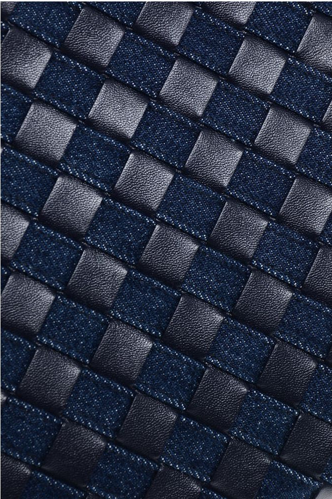 Клатч Bottega Veneta из плетеной кожи и денима