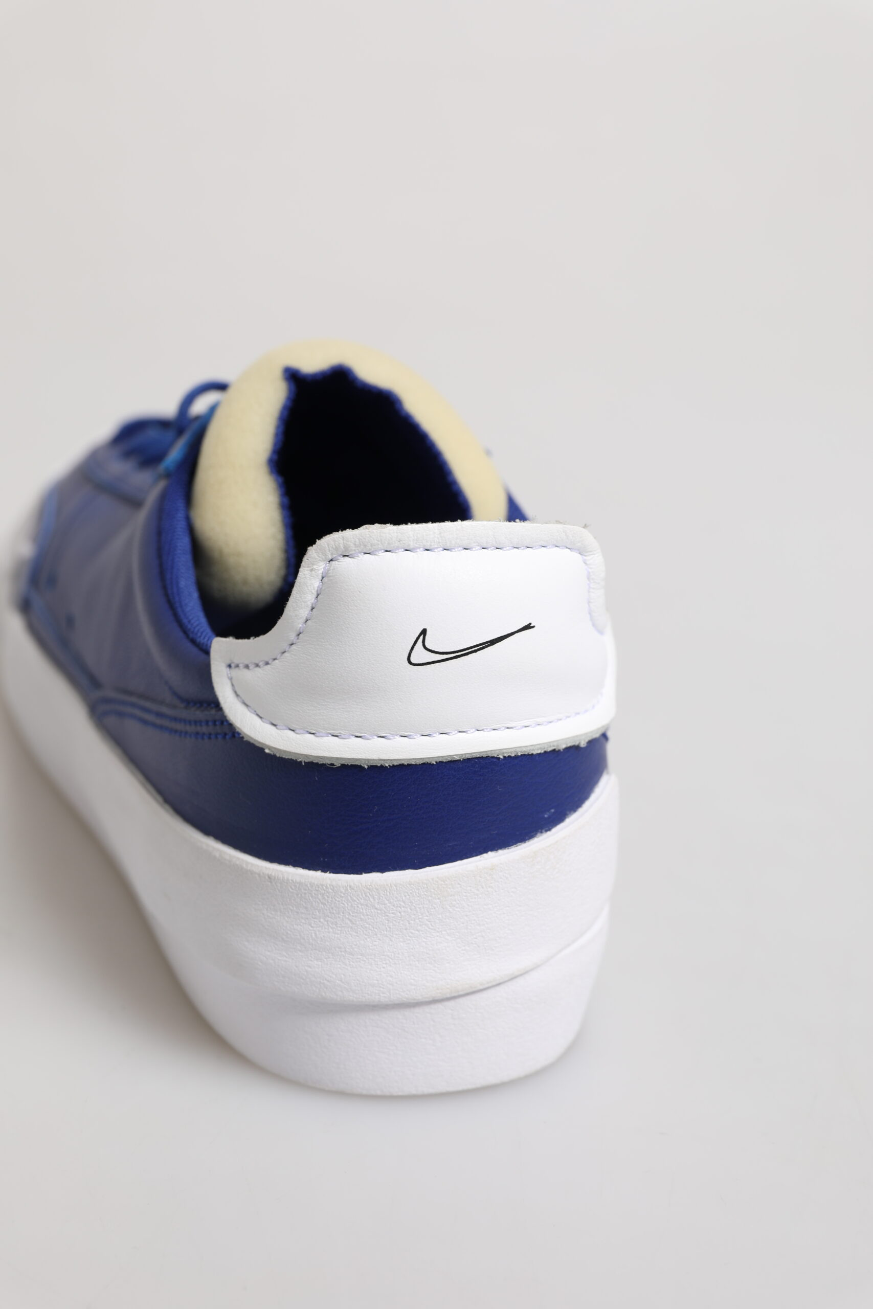 Nike Drop-Type PRM Pastaldagi sport poyabzali