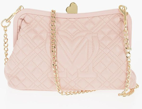 Сумка Moschino LOVE с эффектом стеганой кожи и золотой цепочкой и украшением в виде сердца