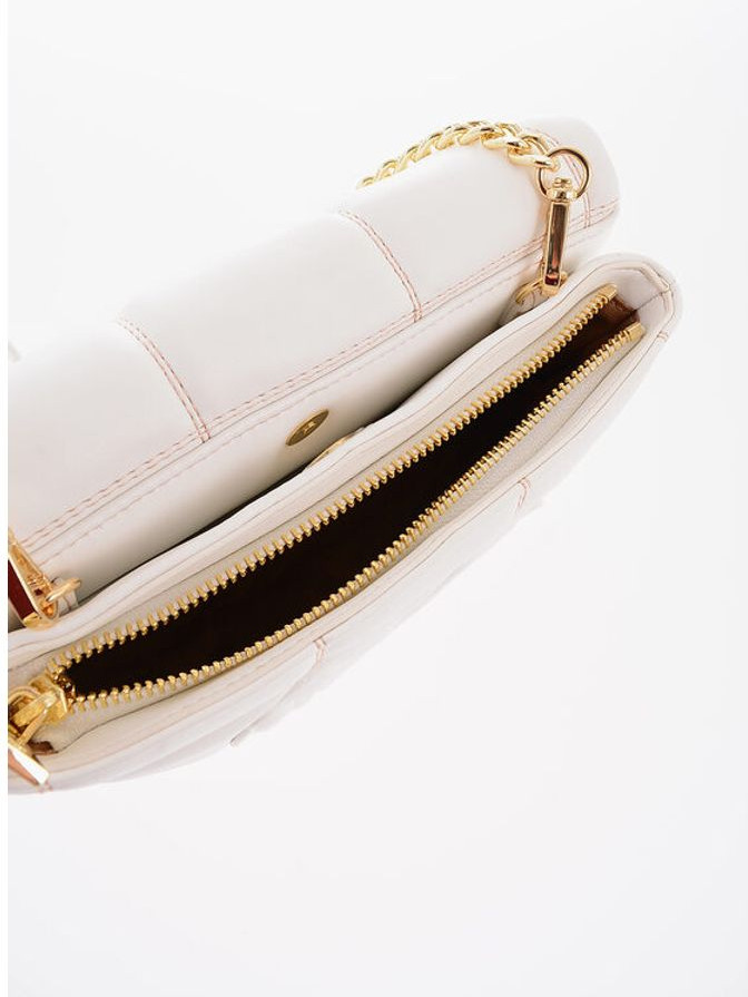 Crossbody sumkasi LOVE Moschino, Tikilgan sun'iy charm sumka
